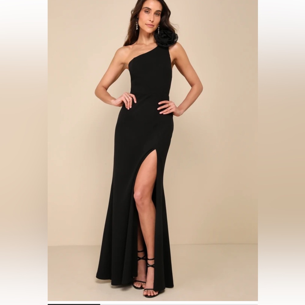 Lulu's Black One-Shoulder Gown